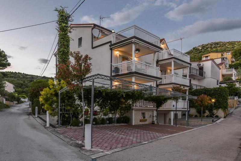 Apartments Luka - Trogir, Marina 150M From The Beach Zewnętrze zdjęcie
